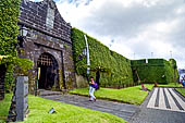 Azzorre, Isola di Faial - Horta. Hotel Santa Cruz realizzato all'interno del Forte di Santa Cruz (XVI sec) 